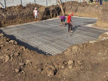 Turnare beton de egalizare si plantare fier placa de suport pardoseala